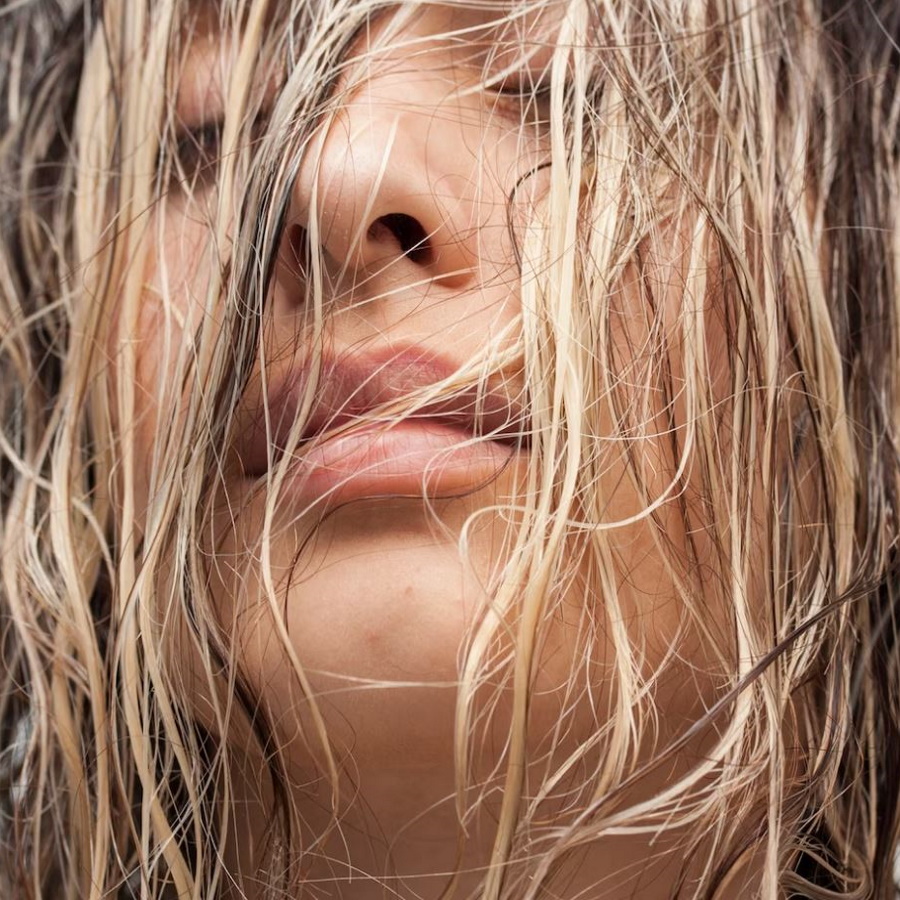 Укладка с эффектом мокрых волос