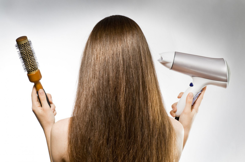 как выпрямить волосы феном и брашингом